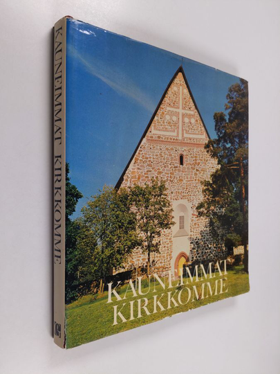 Kauneimmat kirkkomme : Suomalaista kirkkoarkkitehtuuria keskiajalta nykypäivään; 96 mustavalkoista, 13 värivalokuvaa