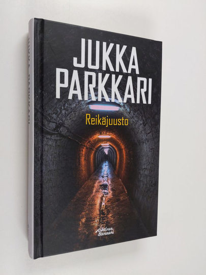 Jukka Parkkari : Reikäjuusto : romaani sotilaallisesta vakoilusta ja vastavakoilusta Suomessa 2003