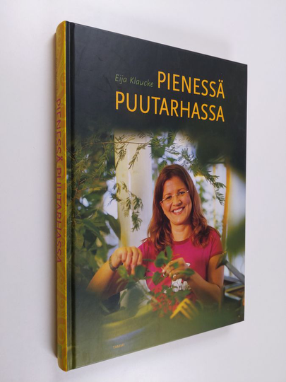 Eija Klaucke : Pienessä puutarhassa : unelmien täyttymyksiä