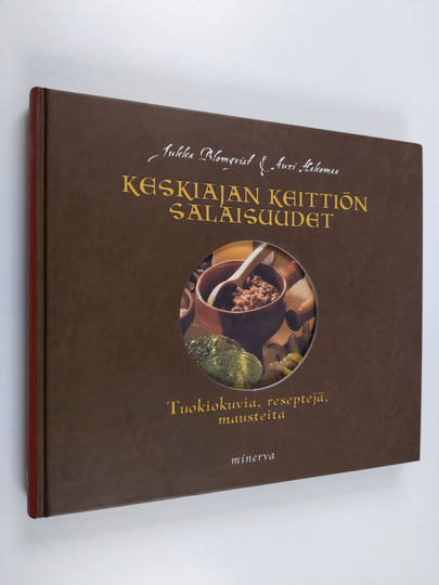 Auri Hakomaa ym. : Keskiajan keittiön salaisuudet : tuokiokuvia, reseptejä, mausteita