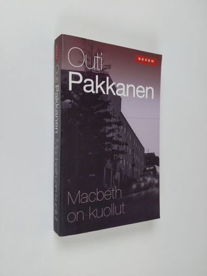 Outi Pakkanen : Macbeth on kuollut : jännitysromaani