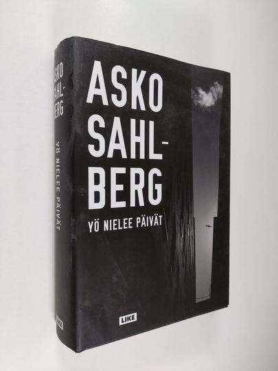 Asko Sahlberg : Yö nielee päivät