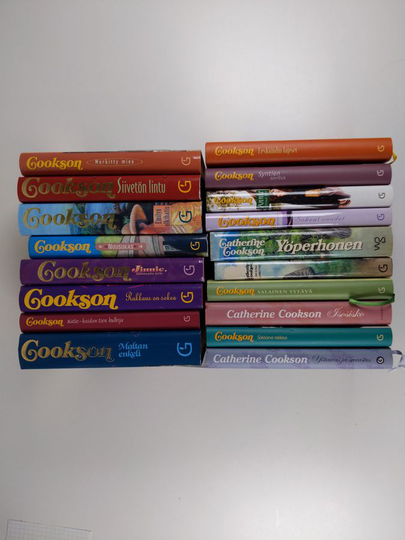 Catherine Cookson : Catherine Cookson -setti (18 kirjaa) : Siivetön lintu / Emilyn olkihattu / Nousukas / Jinnie, läkkisepän tytär / Katie - ...