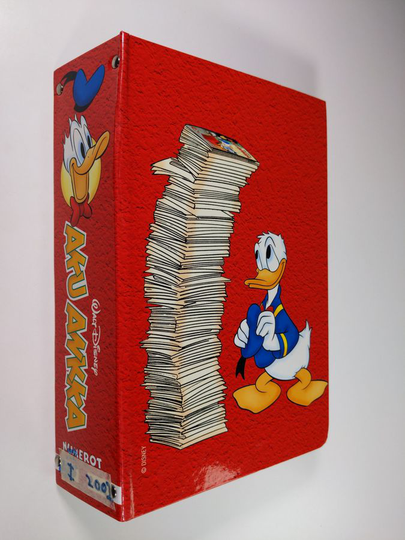 Walt Disney : Aku Ankka puolivuosikerta 2002 n:rot 1-25 (kansiossa)