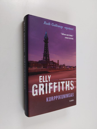 Elly Griffiths : Korppikuningas