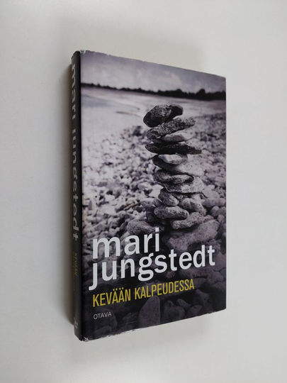 Mari Jungstedt : Kevään kalpeudessa