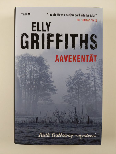 Elly Griffiths : Aavekentät