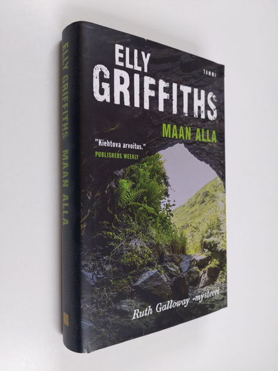 Elly Griffiths : Maan alla