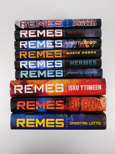 Ilkka Remes : Remes-paketti (9-kirjaa) : Draculan ratsu ; Musta kobra ; Kirottu koodi ; Isku ytimeen ; Pimeän pyöveli ; Operaatio solaris ; Hermes ...