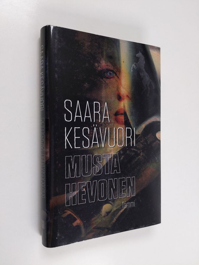 Saara Kesävuori : Musta hevonen