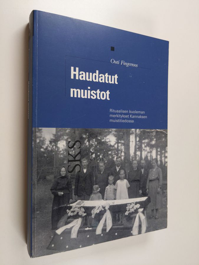 Outi Fingerroos : Haudatut muistot : rituaalisen kuoleman merkitykset Kannaksen muistitiedossa