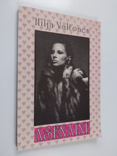 Hilja Valtonen : Asenaine : armastusromaan
