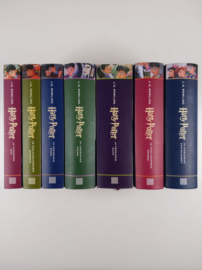 J. K. Rowling : Harry Potter 1-7 (koko sarja) : Harry Potter ja viisasten kivi ; Salaisuuksien kammio ; Azkabanin vanki ; Liekehtivä pikari ; ...