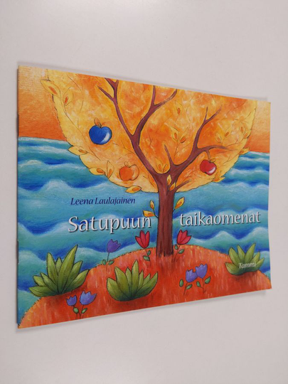 Leena Laulajainen : Satupuun taikaomenat