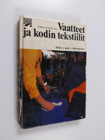 Liisa Pakkala : Vaatteet ja kodin tekstiilit