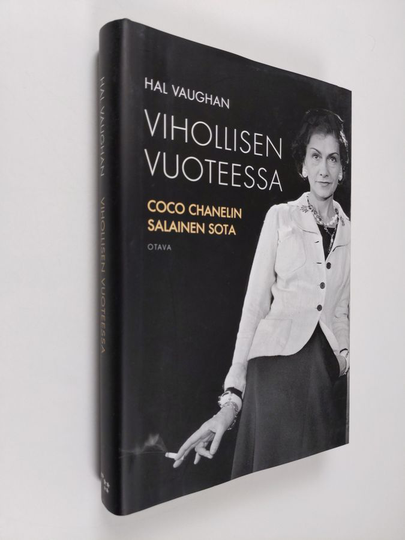 Hal Vaughan : Vihollisen vuoteessa : Coco Chanelin salainen sota