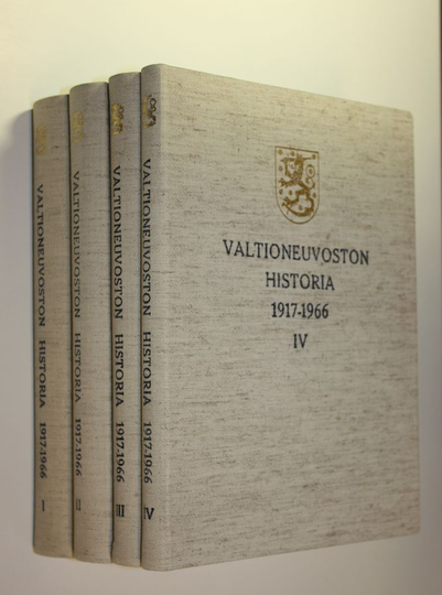 Heikki Hosia : Valtioneuvoston historia 1917-1966 1-4