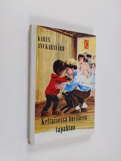 Karin Anckarsvärd : Keltaisessa huvilassa tapahtuu : nuorisonromaani