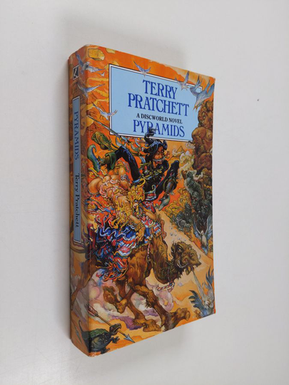 Terry Pratchett : Pyramids : (the book of going forth)