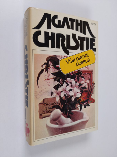 Agatha Christie : Viisi pientä possua ; Neiti Marplea ei petetä (yhteissidos)