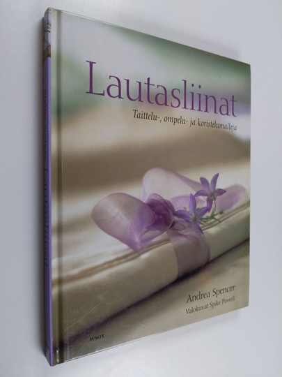 Andrea Spencer : Lautasliinat : taittelu-, ompelu- ja koristelumalleja