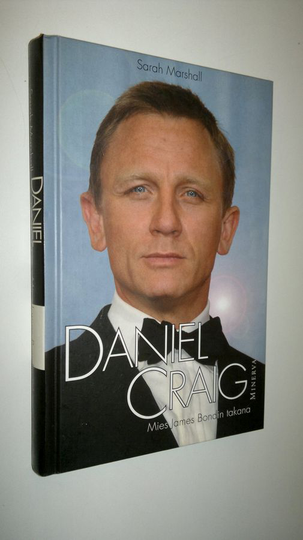 Sarah Marshall : Daniel Craig : mies James Bondin takana
