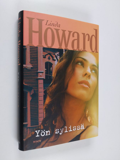 Linda Howard : Yön sylissä