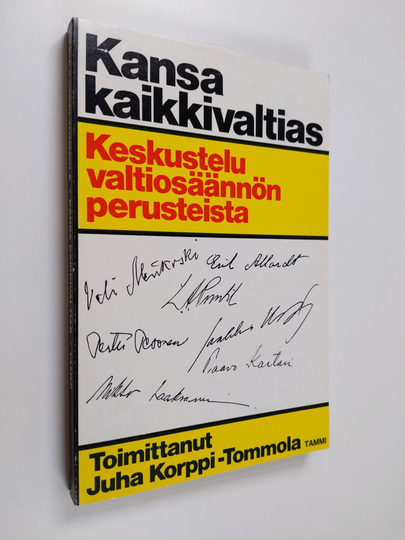 Juha Korppi-Tommola (toim.) : Kansa kaikkivaltias : keskustelu valtiosäännön perusteista