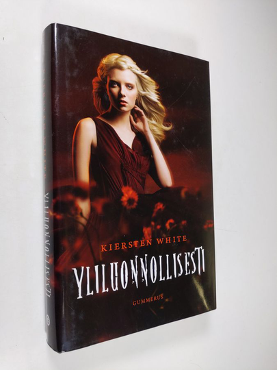 Kiersten White : Yliluonnollisesti