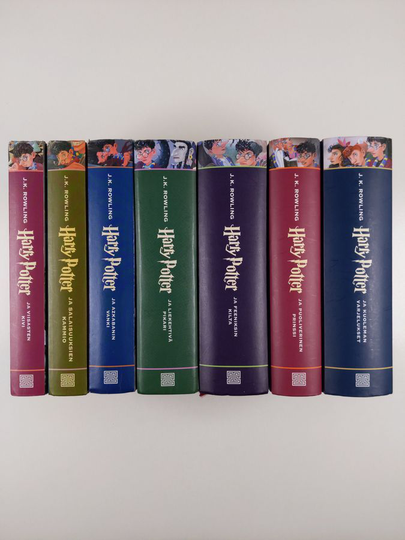 J. K. Rowling : Harry Potter 1-7 (koko sarja) : Harry Potter ja viisasten kivi ; Salaisuuksien kammio ; Azkabanin vanki ; Liekehtivä pikari ; ...
