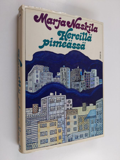 Marja Naskila : Hereillä pimeässä