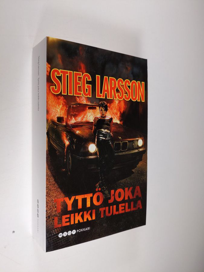 Stieg Larsson : Tyttö joka leikki tulella