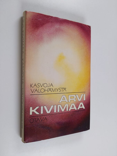 Arvi Kivimaa : Kasvoja valohämystä
