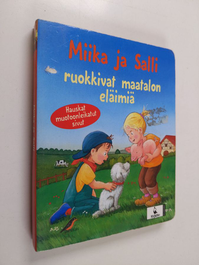 Klaus Bliesener : Miika ja Salli ruokkivat maatalon eläimiä