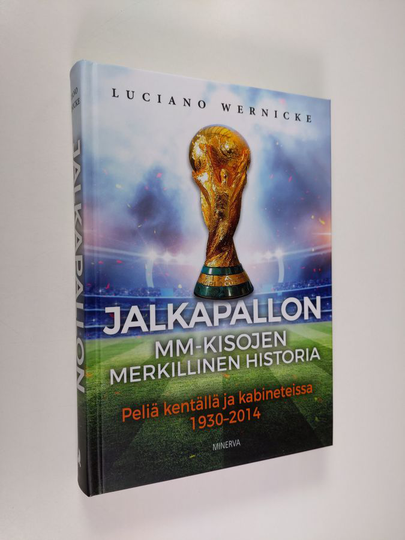 Jalkapallon MM-kisojen merkillinen historia : peliä kentällä ja kabineteissa 1930-2014
