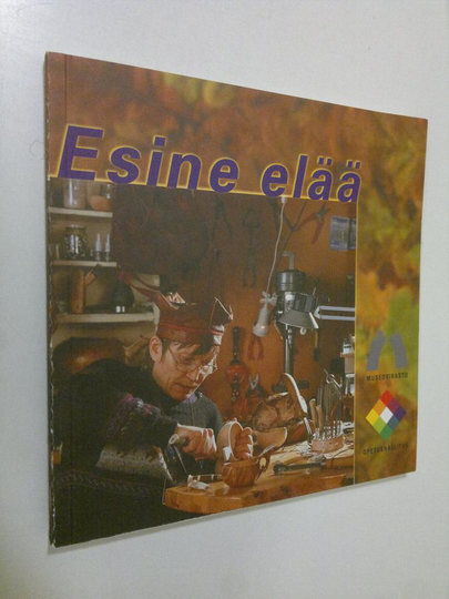 Esine elää