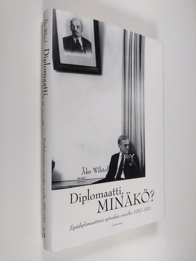 Åke Wihtol : Diplomaatti, minäkö : epädiplomaattisia episodeja vuosilta 1950-1991