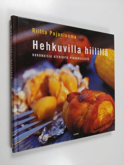 Riitta Pojanluoma : Hehkuvilla hiilillä : kokonaisia aterioita pihagrillistä