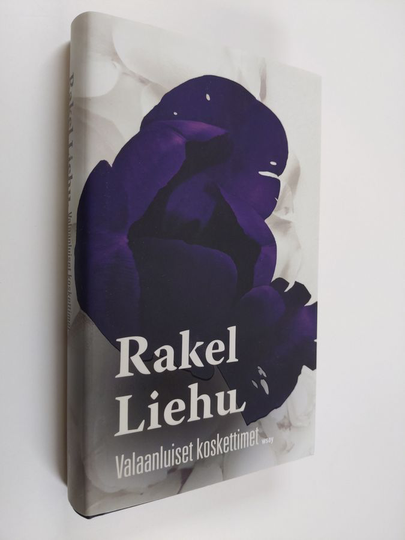Rakel Liehu : Valaanluiset koskettimet