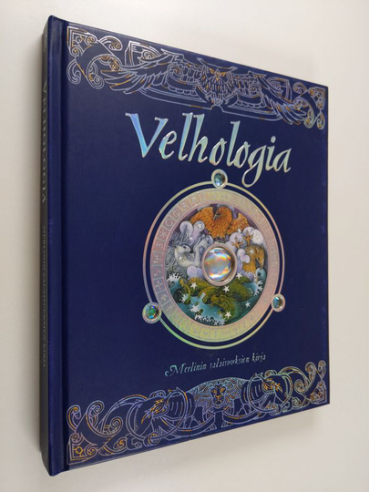 Dugald A Steer : Velhologia : Merlinin salaisuuksien kirja : paikkansapitävä selonteko velhoista, heidän tavoistaan ja monista ihmeellisistä ...