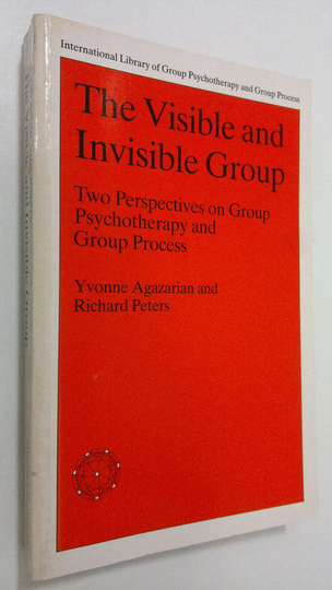 Yvonne Agazarian : The Visible and Invisible Group : two perspectives on group psychotherapy and group process