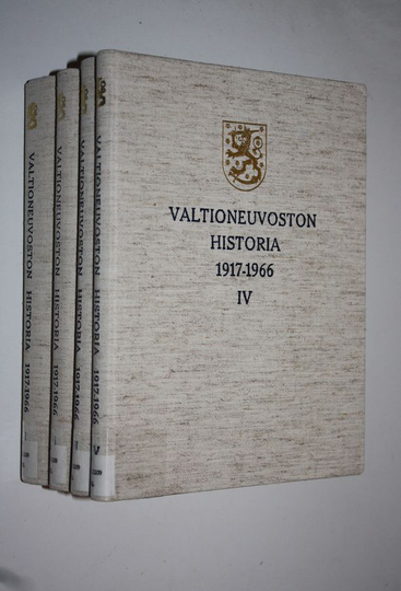 Heikki Hosia (toim.) : Valtioneuvoston historia 1917-1966 1-4