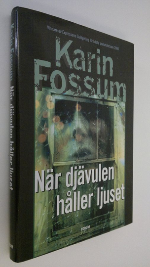 Karin Fossum : När djävulen håller ljuset