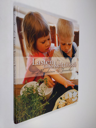 Minna Nevalainen : Lasten kanssa keittiössä