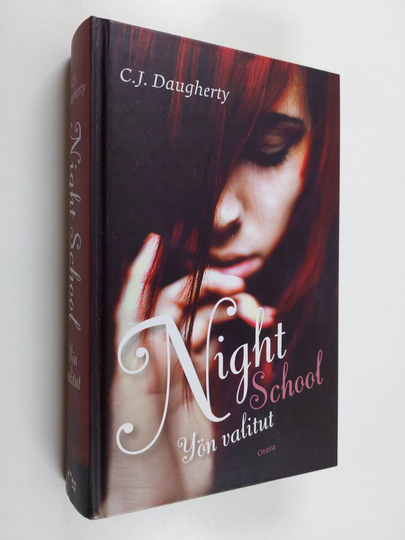 C. J. Daugherty : Night school : yön valitut