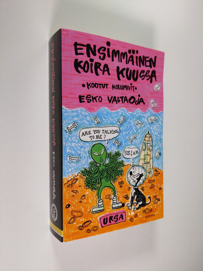 Esko Valtaoja : Ensimmäinen koira Kuussa : kootut kolumnit